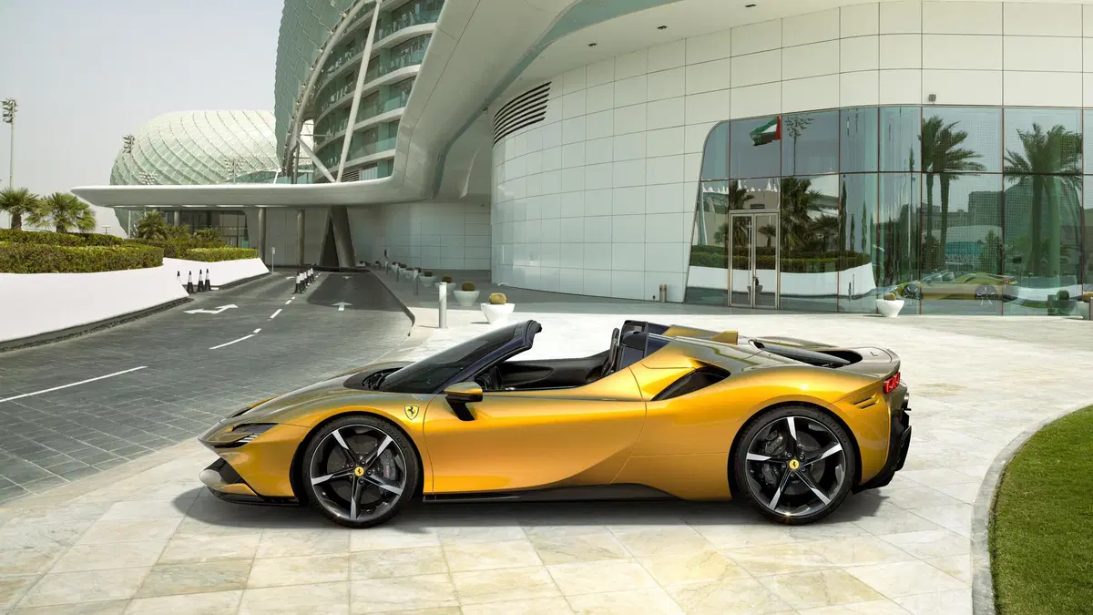Ferrari SF90 Spider: la supercar a cielo aperto più potente di sempre per la casa di Maranello (2)