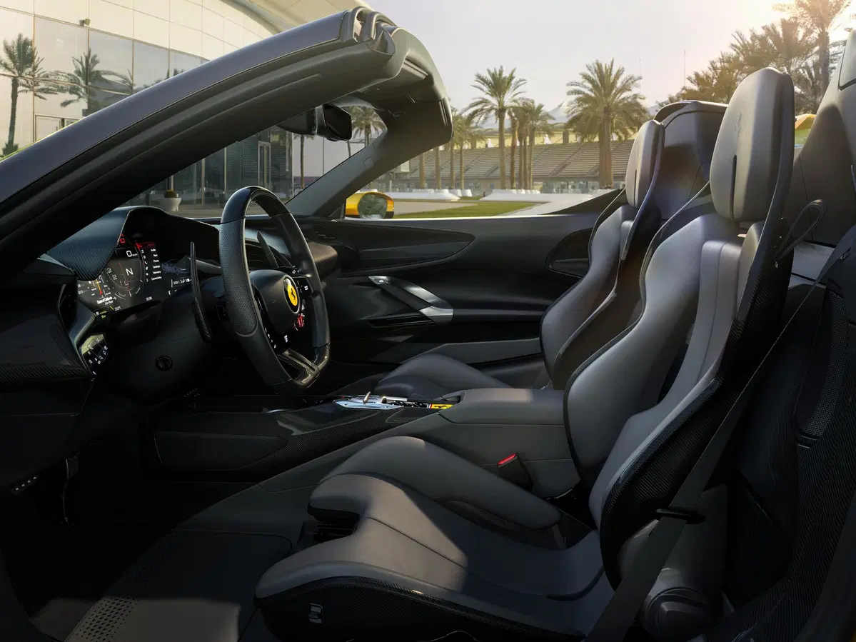 Ferrari SF90 Spider: la supercar a cielo aperto più potente di sempre per la casa di Maranello (6)