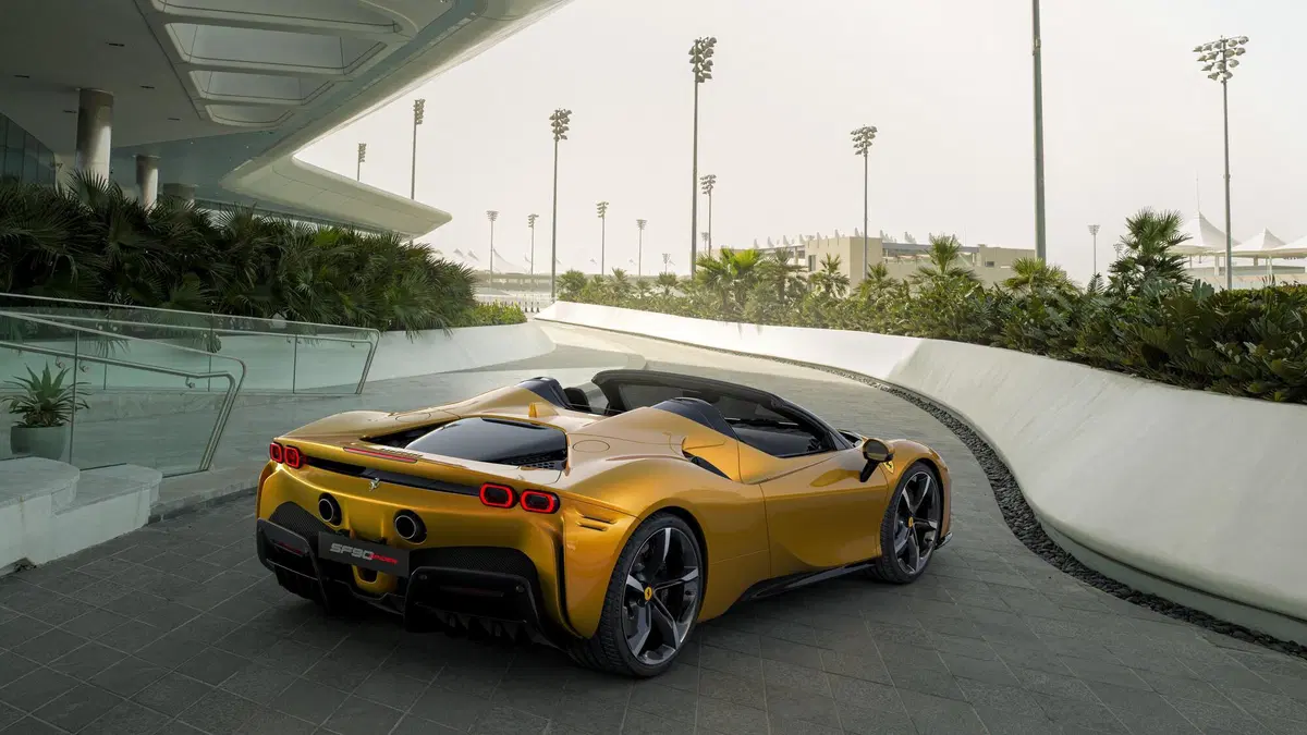 Ferrari SF90 Spider: la supercar a cielo aperto più potente di sempre per la casa di Maranello (4)