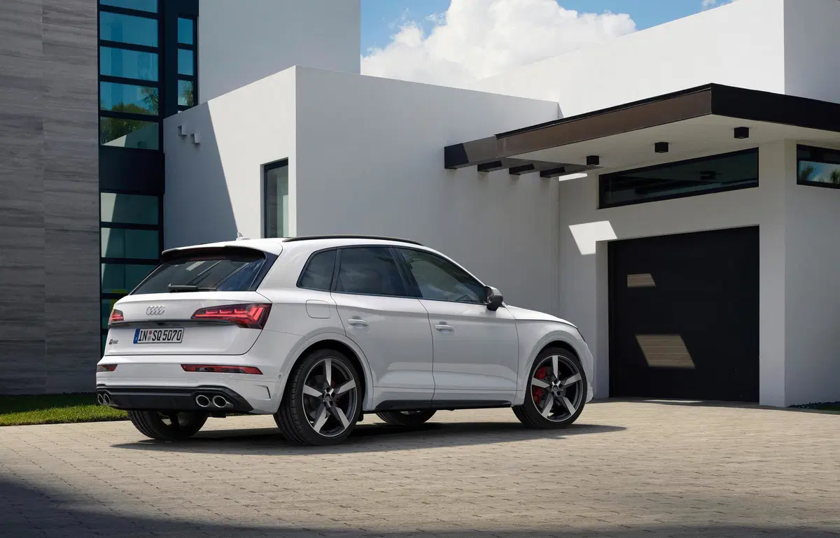 Audi SQ5 restyling, arriva il diesel da 341 CV (9)