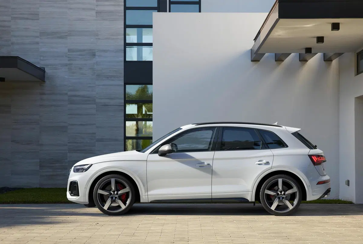 Audi SQ5 restyling, arriva il diesel da 341 CV (8)