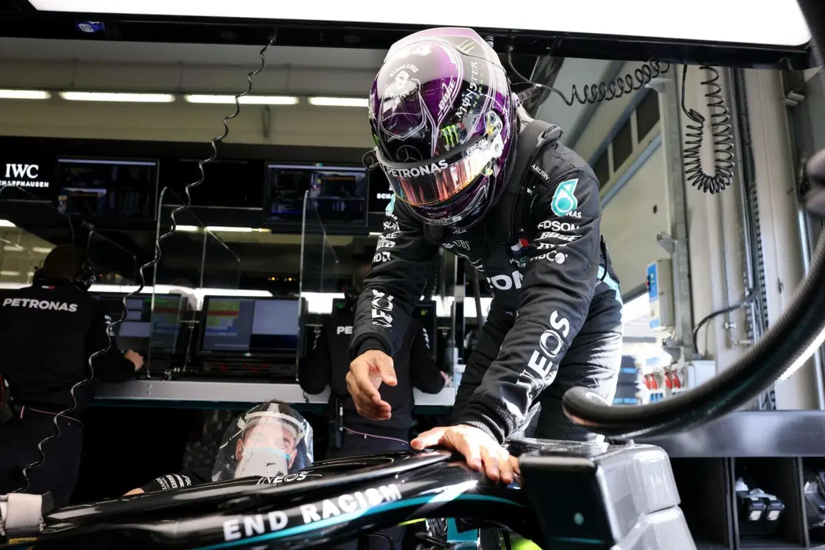 F1, GP Turchia 2020: Hamilton sul tetto del mondo con accanto il rivale di sempre, Vettel