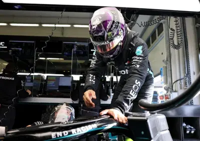 F1, GP Turchia 2020: Hamilton sul tetto del mondo con accanto il rivale di sempre, Vettel