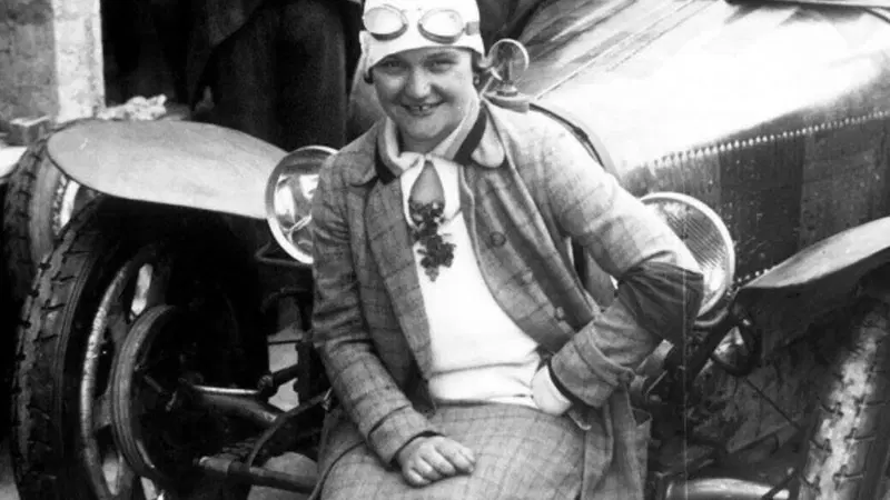 Google celebra con un Doodle la pilota Eliska Junkova. Ecco chi era