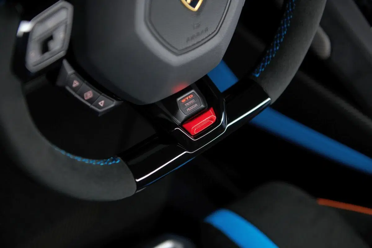 Lamborghini Huracan STO: dalle corse alla strada arriva la “Super Trofeo Omologata” (2)
