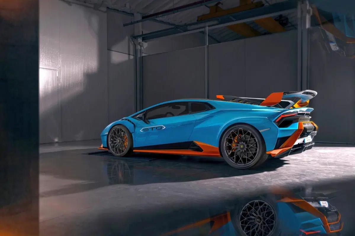 Lamborghini Huracan STO: dalle corse alla strada arriva la “Super Trofeo Omologata” (12)
