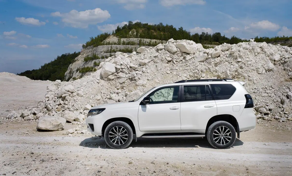 Toyota Land Cruiser 2.8 D4-D A/T 3 porte Lounge+ (2)