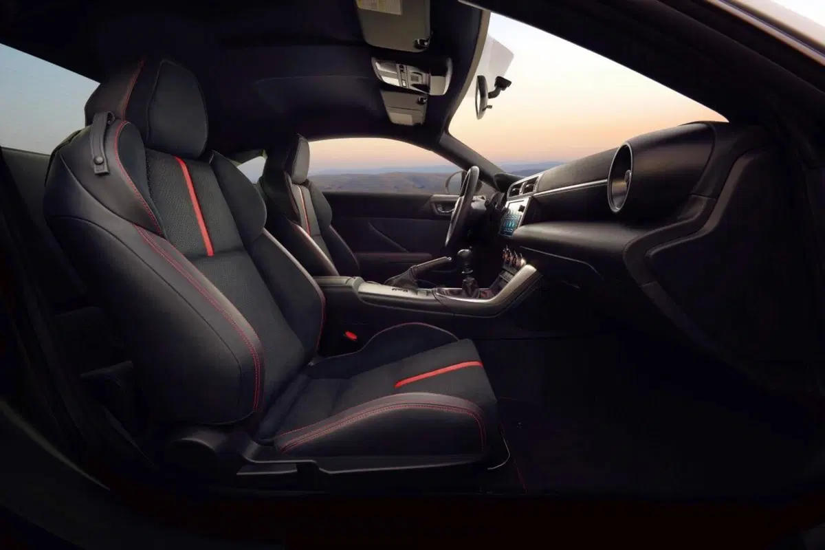 Subaru BRZ, restyling? No, evoluzione: ora ha 230 CV (9)
