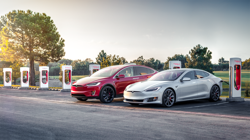 Tesla Supercharger: impianto record in California 