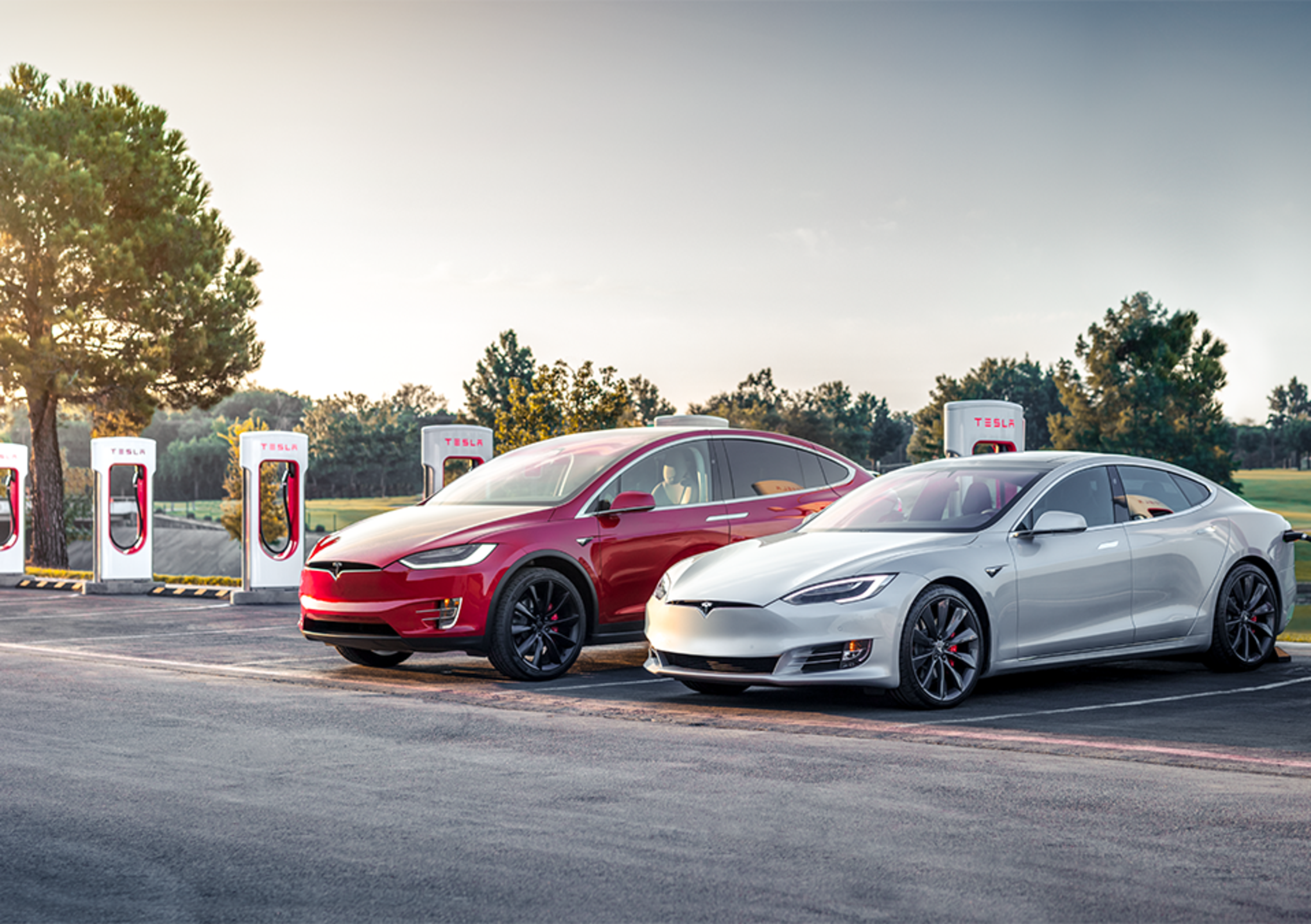 Tesla Supercharger: impianto record in California 