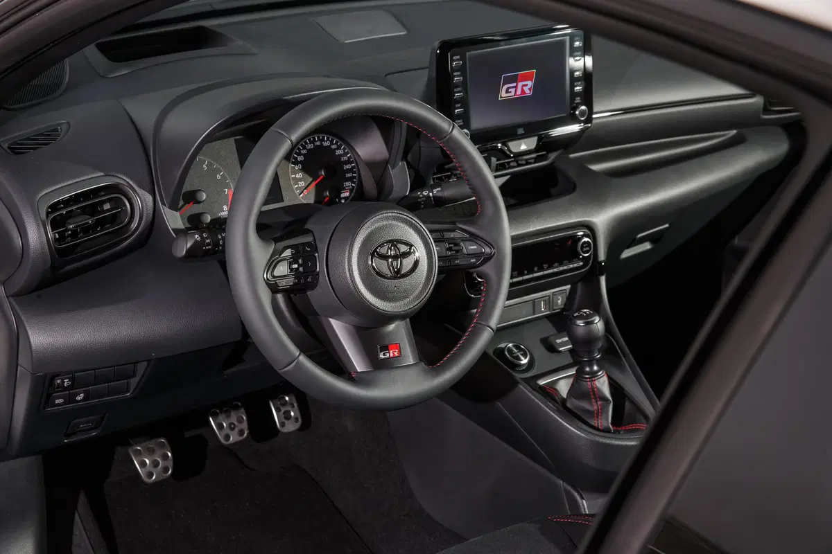 Toyota GR YARIS | Finalmente quella vera! Si guida alla grande. Costa 39.900 euro (33)