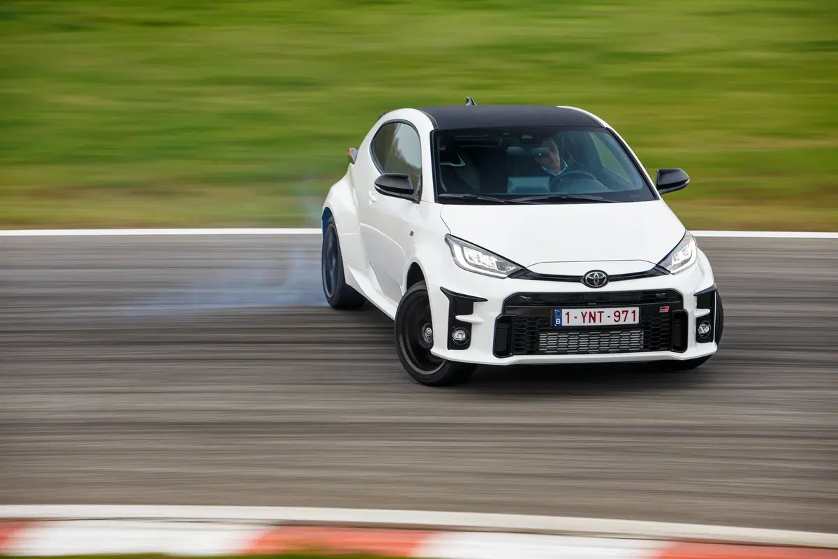 Toyota GR YARIS | Finalmente quella vera! Si guida alla grande. Costa 39.900 euro (6)