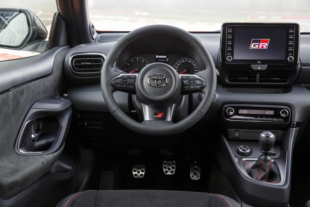 Toyota GR YARIS | Finalmente quella vera! Si guida alla grande. Costa 39.900 euro (48)