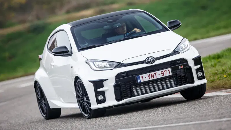 Toyota GR YARIS | Finalmente quella vera! Si guida alla grande. Costa 39.900 euro