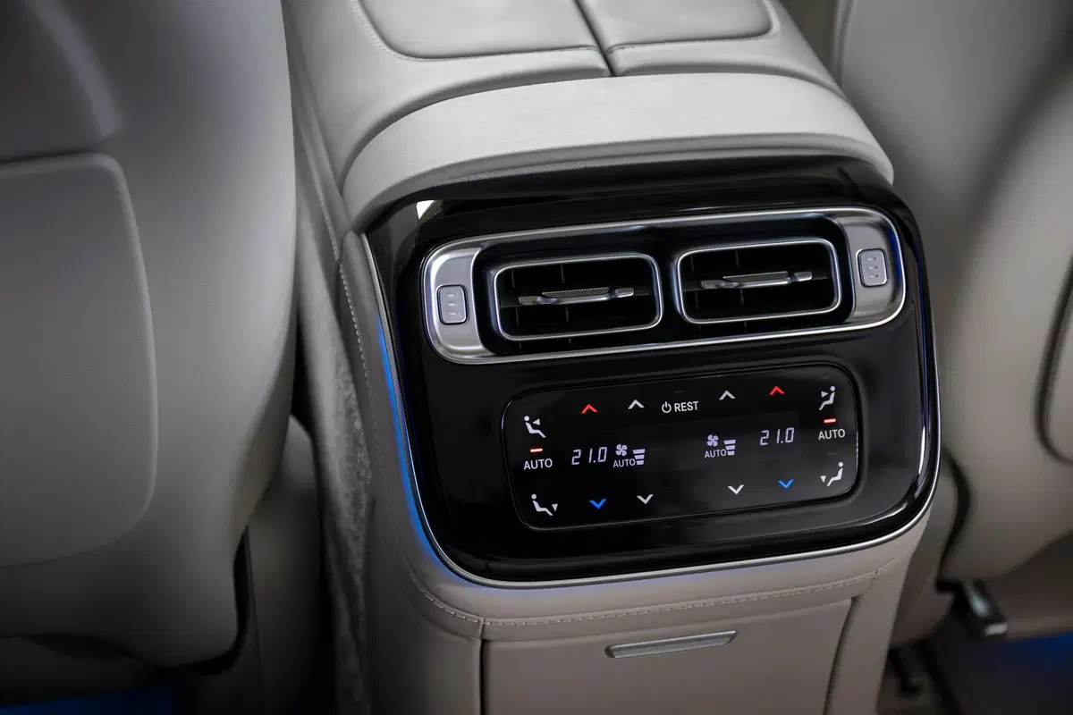 Mercedes Classe S580e | 510 CV plugin hybrid con 100 km di autonomia elettrica (23)