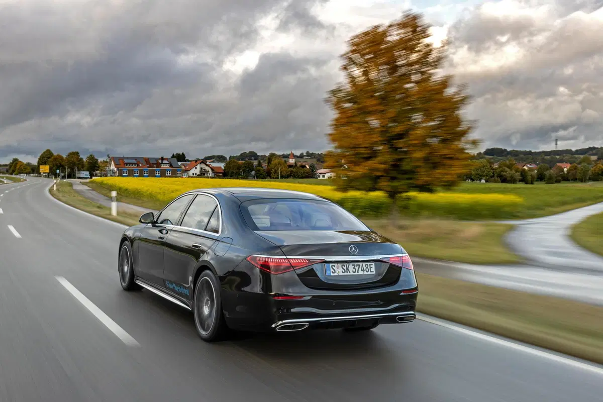 Mercedes Classe S580e | 510 CV plugin hybrid con 100 km di autonomia elettrica (7)