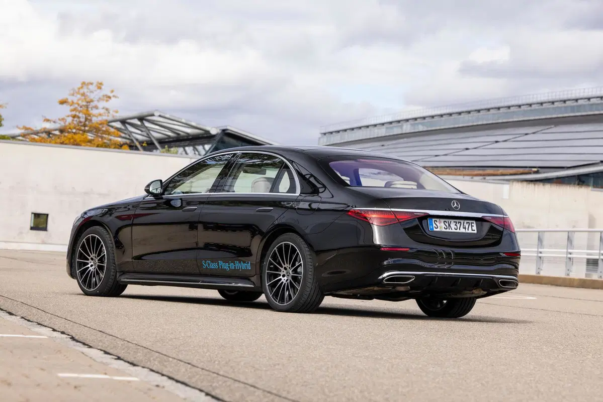 Mercedes Classe S580e | 510 CV plugin hybrid con 100 km di autonomia elettrica (13)