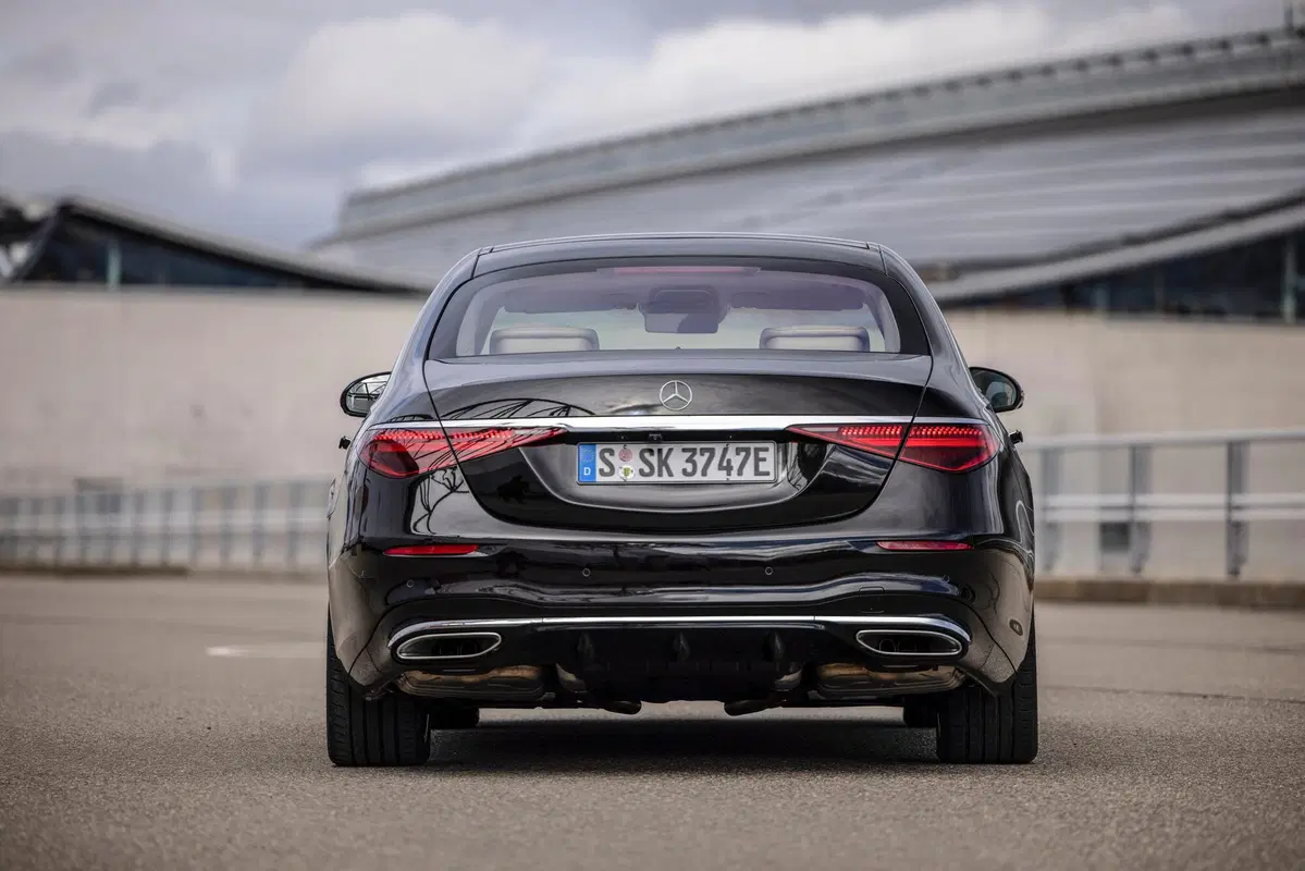 Mercedes Classe S580e | 510 CV plugin hybrid con 100 km di autonomia elettrica (5)
