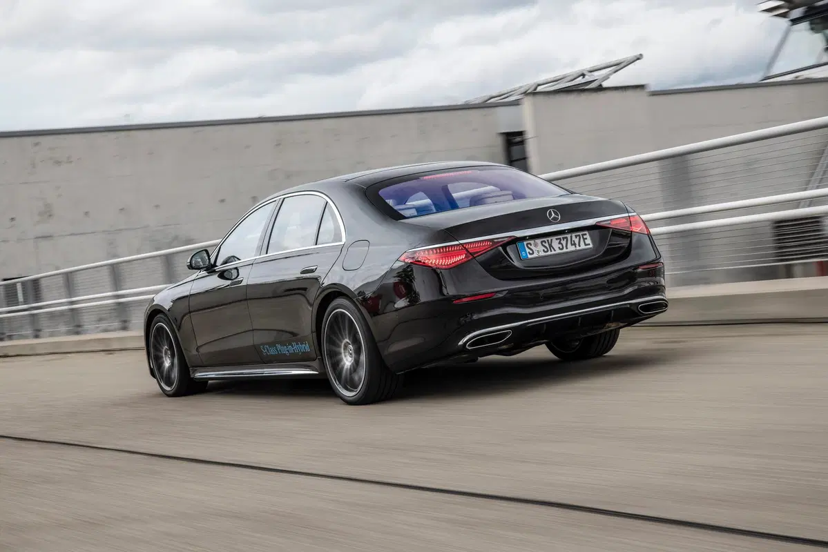 Mercedes Classe S580e | 510 CV plugin hybrid con 100 km di autonomia elettrica (14)