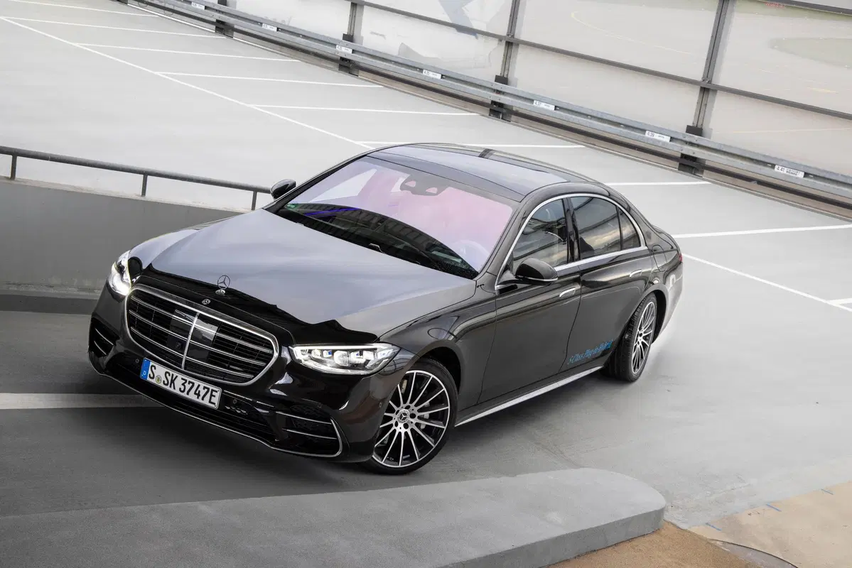 Mercedes Classe S580e | 510 CV plugin hybrid con 100 km di autonomia elettrica (12)
