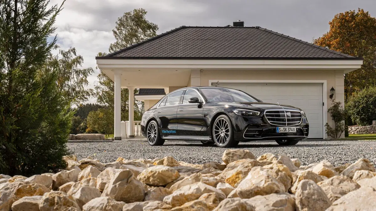 Mercedes Classe S580e | 510 CV plugin hybrid con 100 km di autonomia elettrica (15)
