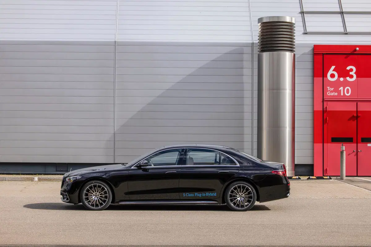 Mercedes Classe S580e | 510 CV plugin hybrid con 100 km di autonomia elettrica (11)