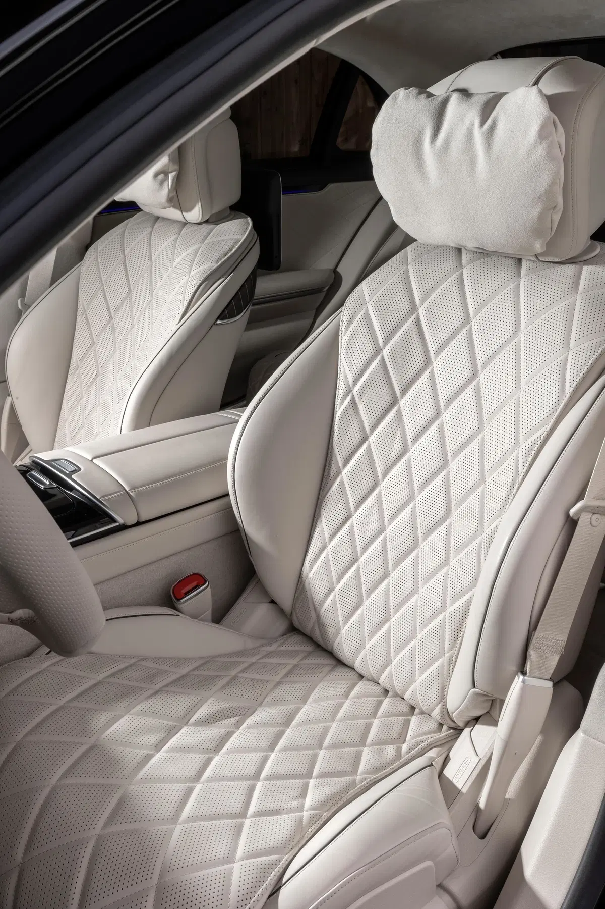 Mercedes Classe S580e | 510 CV plugin hybrid con 100 km di autonomia elettrica (34)