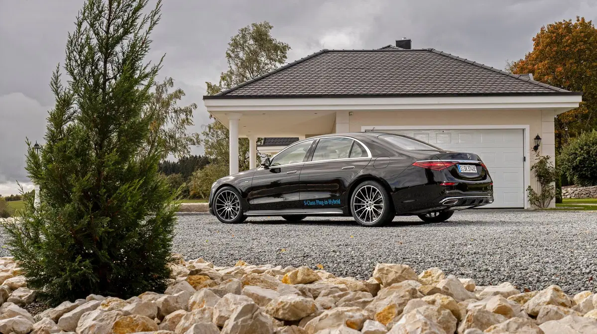 Mercedes Classe S580e | 510 CV plugin hybrid con 100 km di autonomia elettrica (16)