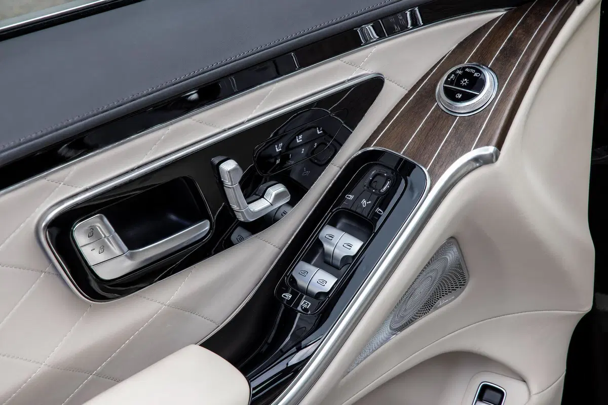Mercedes Classe S580e | 510 CV plugin hybrid con 100 km di autonomia elettrica (36)