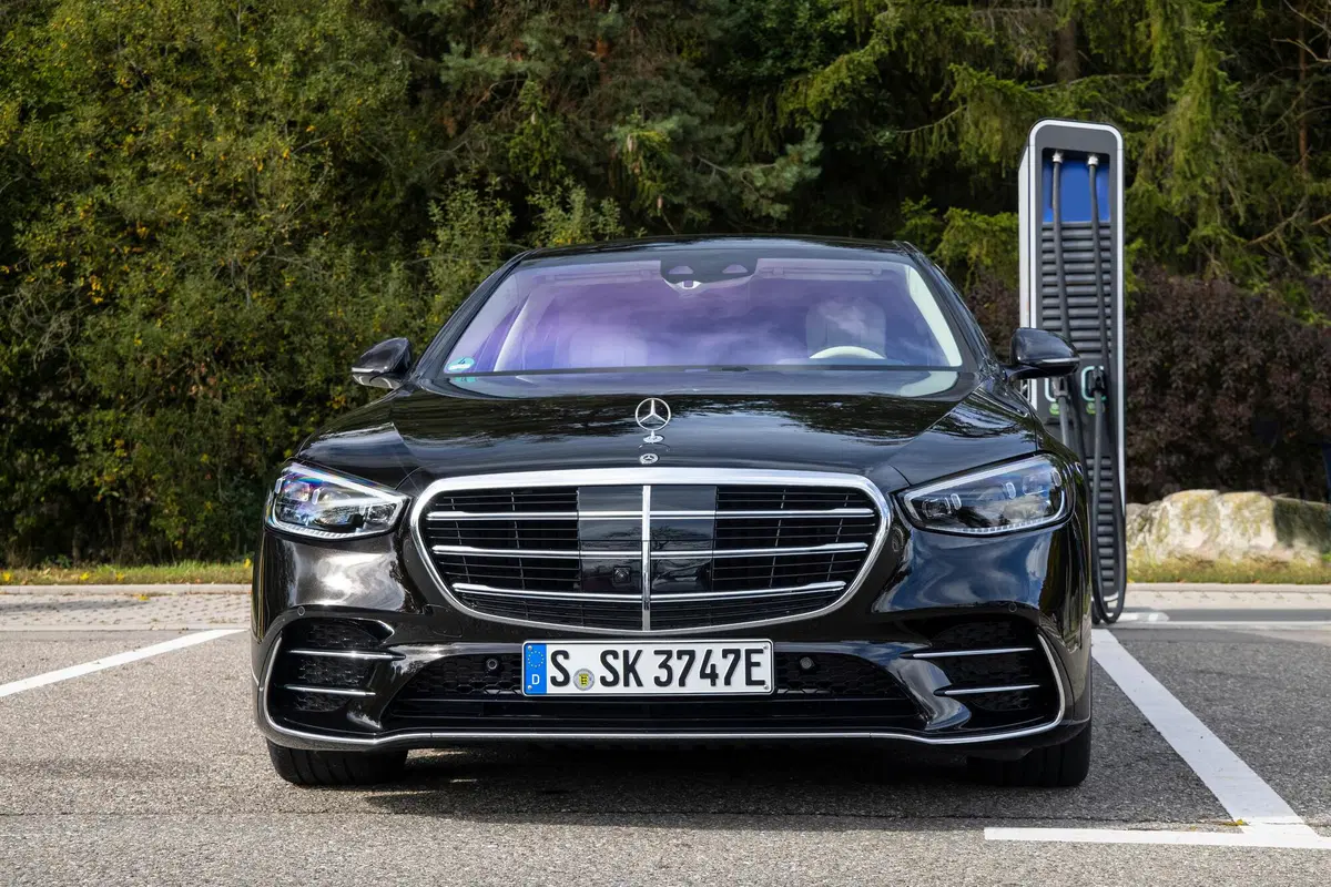 Mercedes Classe S580e | 510 CV plugin hybrid con 100 km di autonomia elettrica (8)