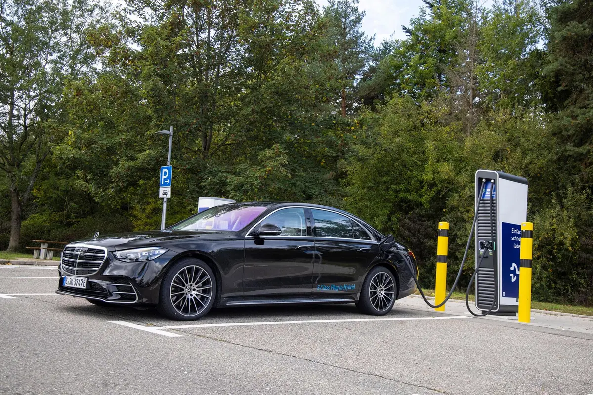 Mercedes Classe S580e | 510 CV plugin hybrid con 100 km di autonomia elettrica (9)