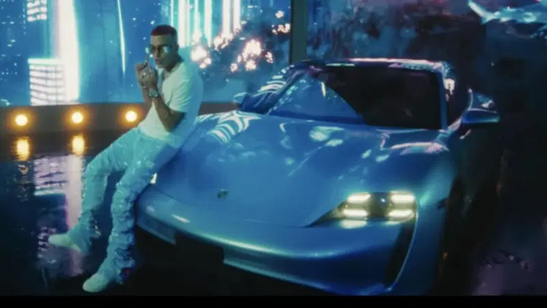 C'&egrave; Porsche Taycan nel video "Baby" di Sfera Ebbasta e J Balvin. Ecco perch&egrave;