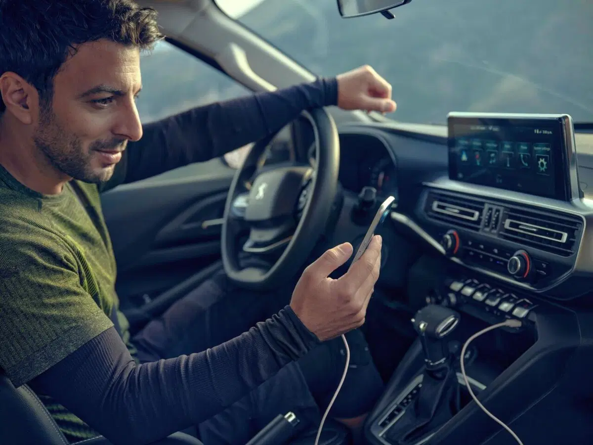 Peugeot Landtrek, in America il Leone ha il suo pick-up (11)