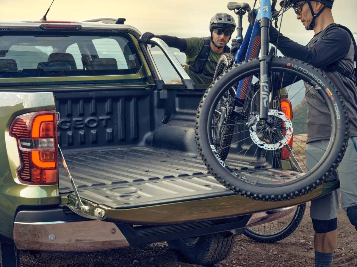 Peugeot Landtrek, in America il Leone ha il suo pick-up (15)