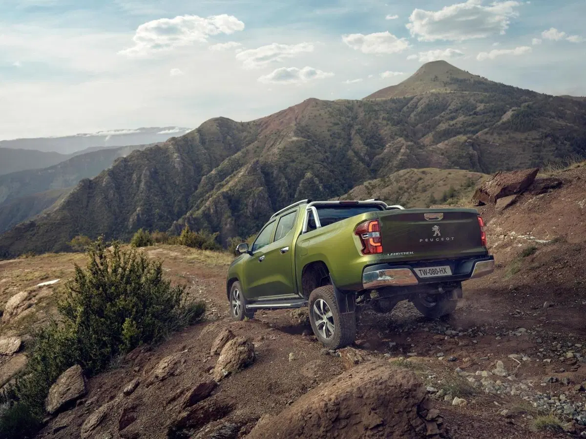 Peugeot Landtrek, in America il Leone ha il suo pick-up (22)