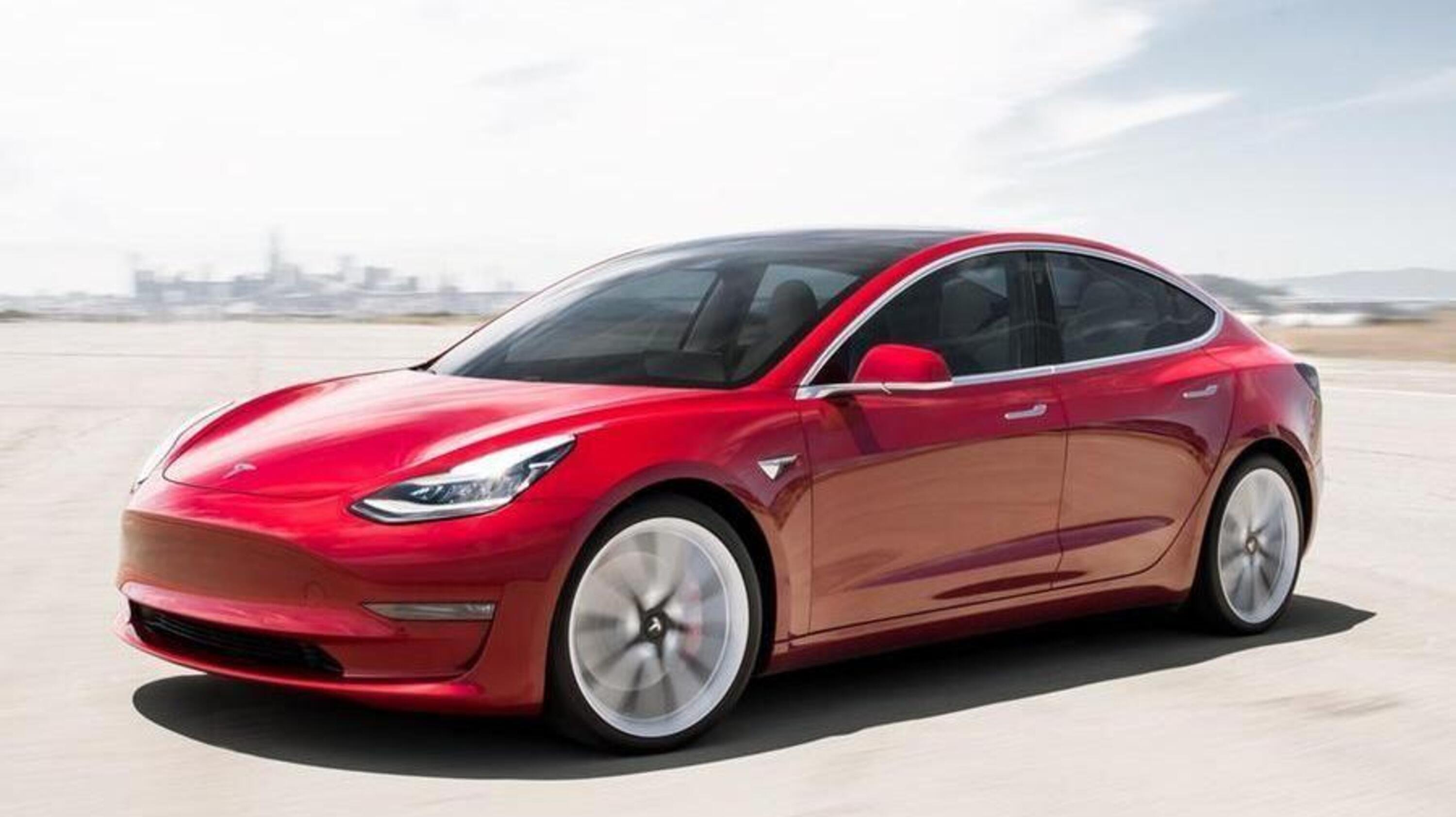 Tesla Model 3, Cosa &egrave; cambiato dal lancio a oggi? Gli aggiornamenti OTA [70 in 22 mesi]
