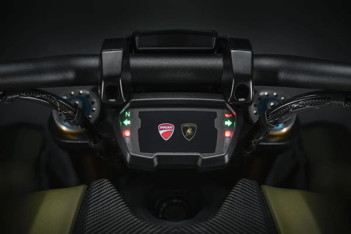 Ducati Diavel 1260 Lamborghini, Borgo Panigale e Sant'Agata si stringono la mano (5)