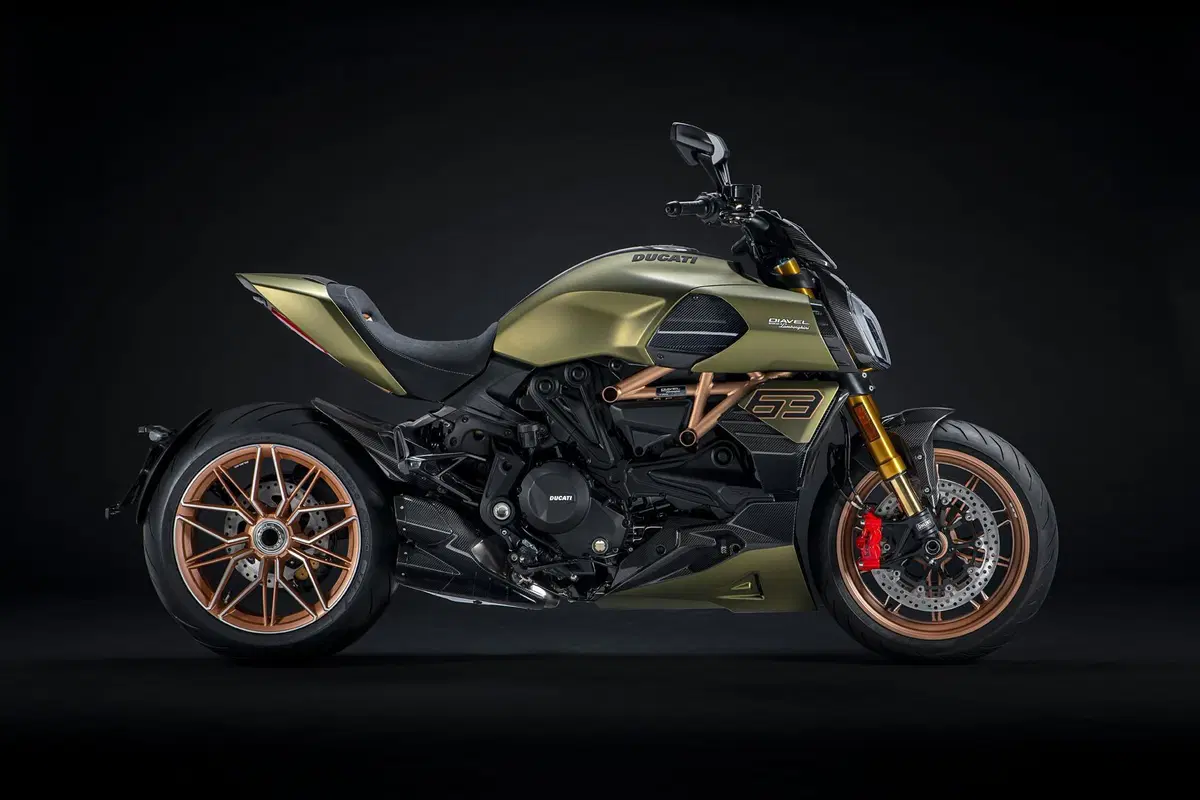 Ducati Diavel 1260 Lamborghini, Borgo Panigale e Sant'Agata si stringono la mano (7)
