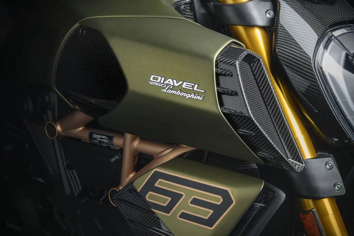 Ducati Diavel 1260 Lamborghini, Borgo Panigale e Sant'Agata si stringono la mano (9)