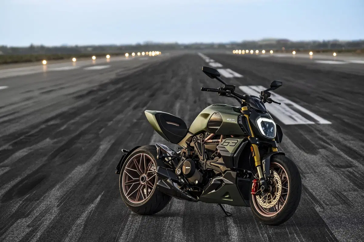 Ducati Diavel 1260 Lamborghini, Borgo Panigale e Sant'Agata si stringono la mano (15)