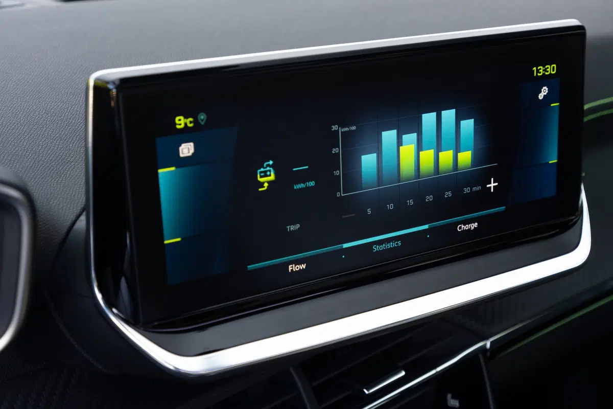 Peugeot e-2008, 310 km di autonomia per la nuova SUV elettrica francese [Video] (5)