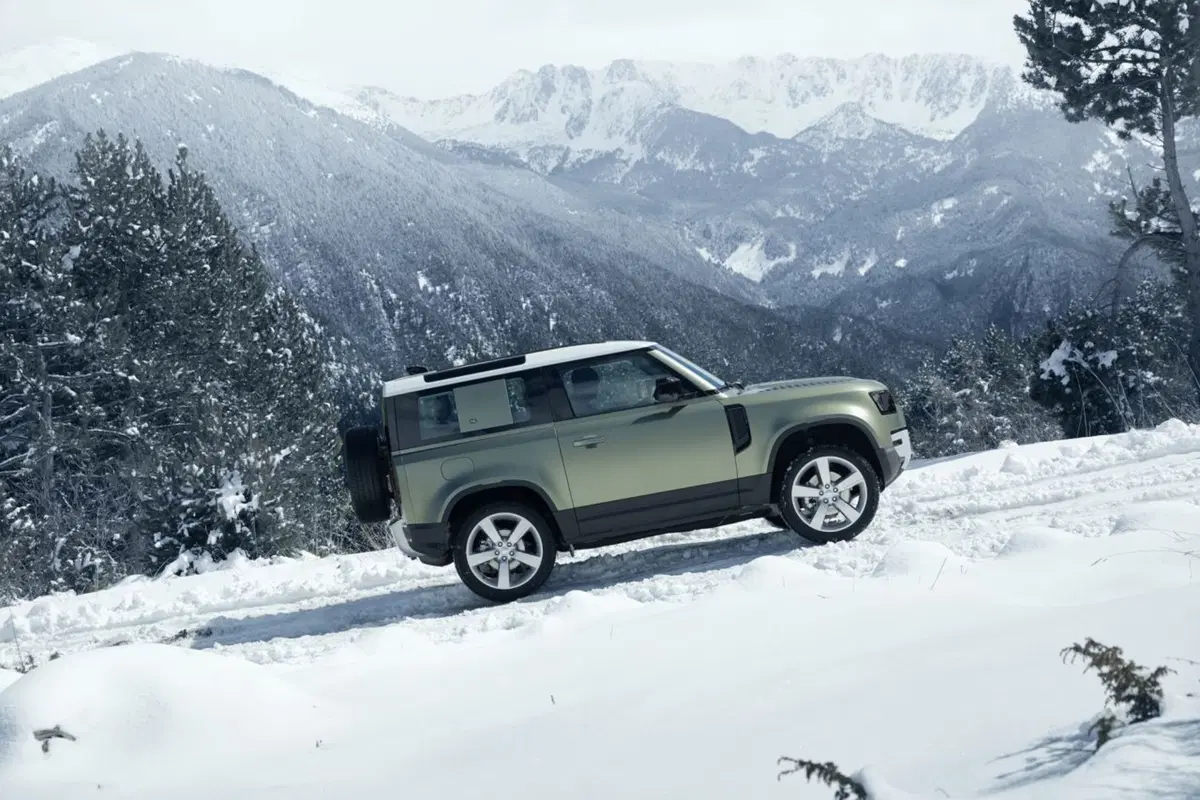 Nuovo Land Rover Defender: il ritorno della leggenda al Salone di Francoforte 2019 (23)
