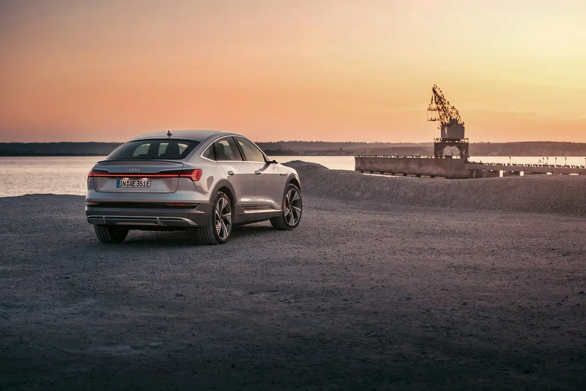 Audi e-tron Sportback, debutto al Salone di Los Angeles (9)