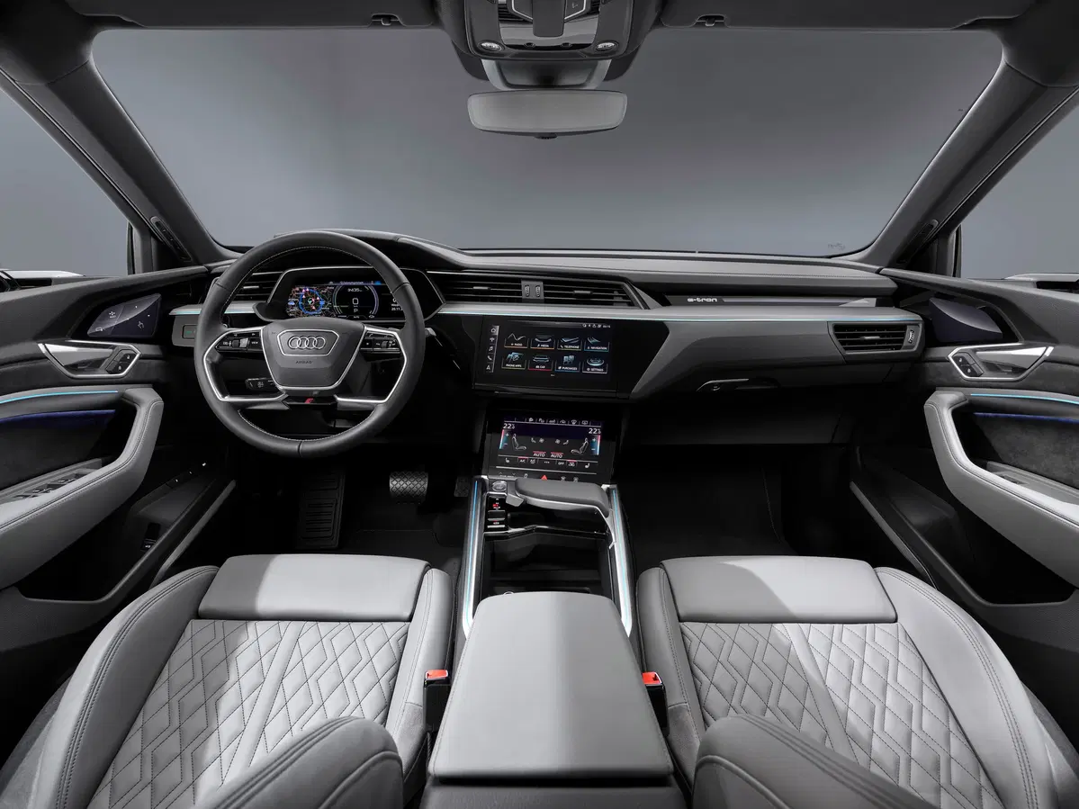 Audi e-tron Sportback, debutto al Salone di Los Angeles (10)