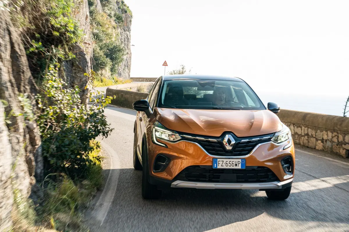Renault Captur 2020, TEST: SUV compatto ancora più maturo [Video] (21)