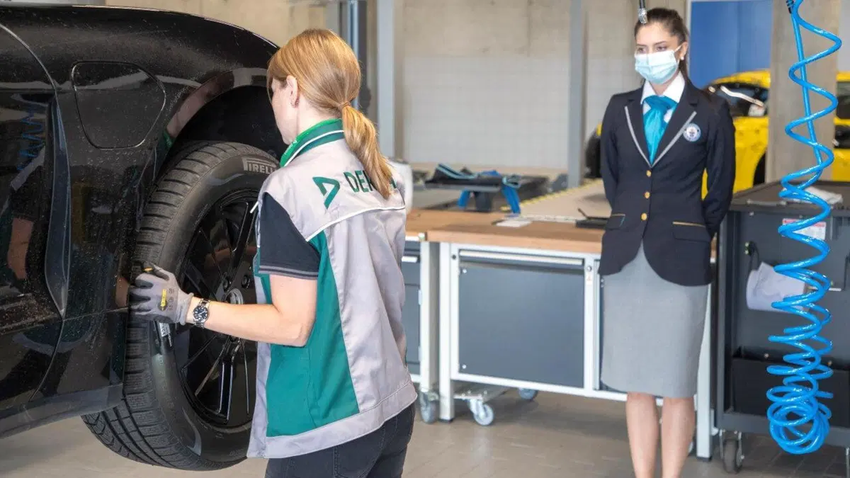 La Porsche Taycan entra nel Guinness con il record di derapata [Video] (16)