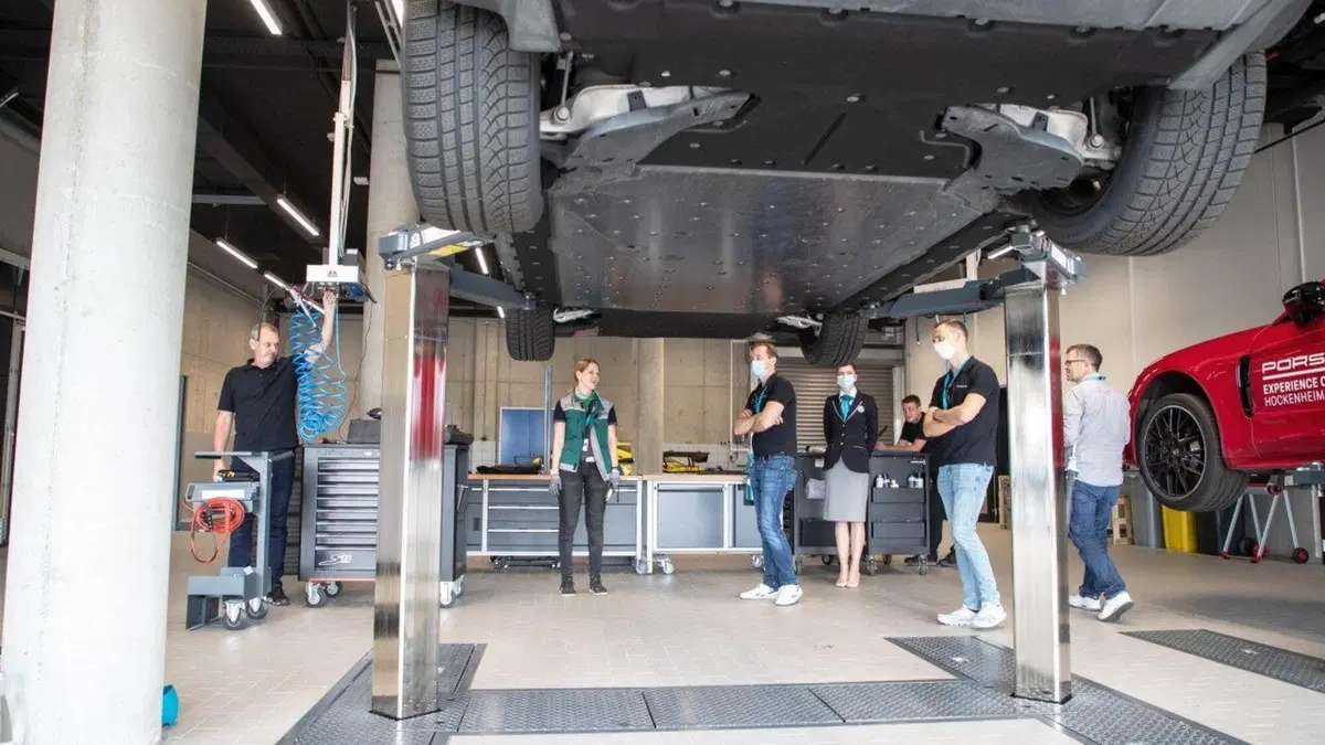 La Porsche Taycan entra nel Guinness con il record di derapata [Video] (21)