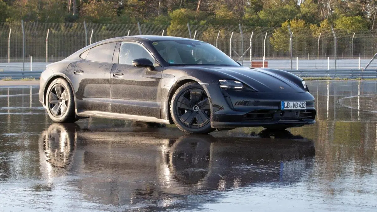 La Porsche Taycan entra nel Guinness con il record di derapata [Video] (35)