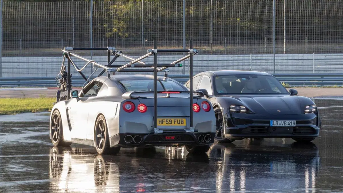 La Porsche Taycan entra nel Guinness con il record di derapata [Video] (37)