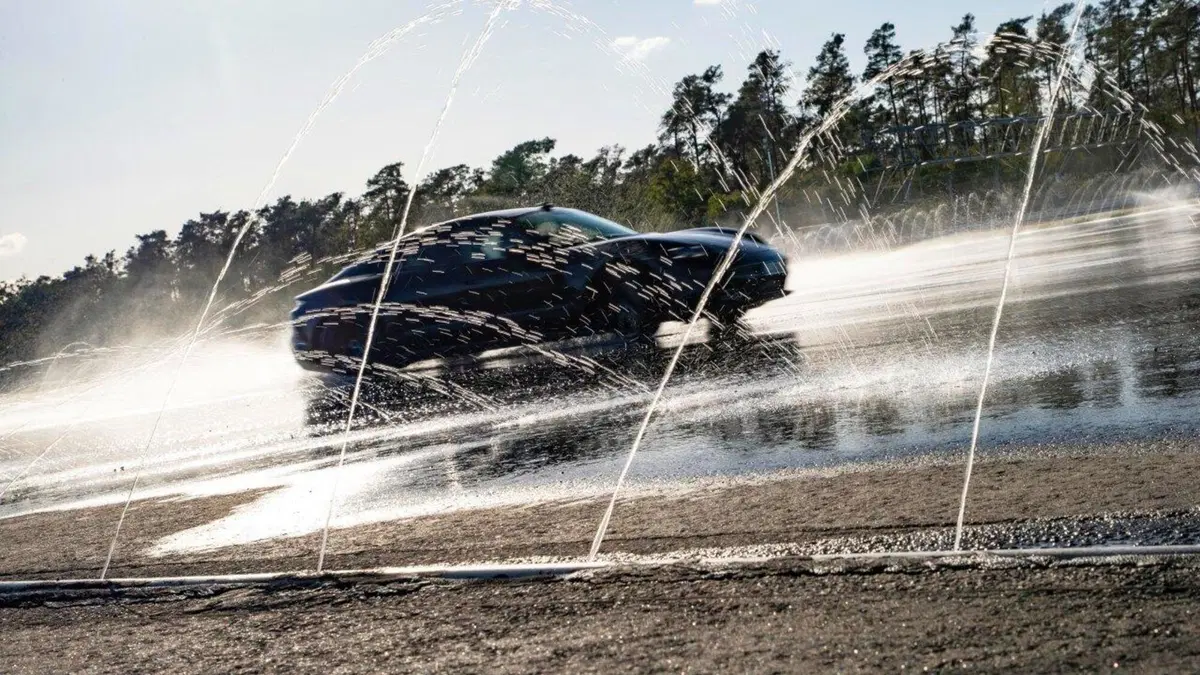 La Porsche Taycan entra nel Guinness con il record di derapata [Video] (39)